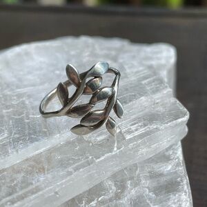 Beautiful Sterling Silver Leaves & Vine Ring / Nature Lover Ring Size 7 1/4